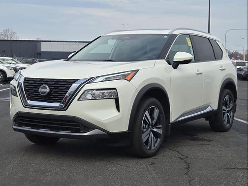 Pearl White Tricoat 2023 Nissan Rogue SL