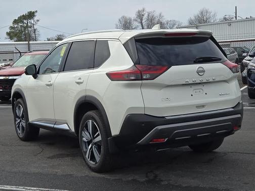 Pearl White Tricoat 2023 Nissan Rogue SL