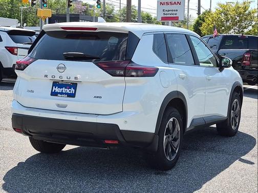 Everest White Pearl 2025 Nissan Rogue SV