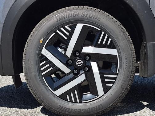 Gun Metallic 2026 Nissan Kicks SV