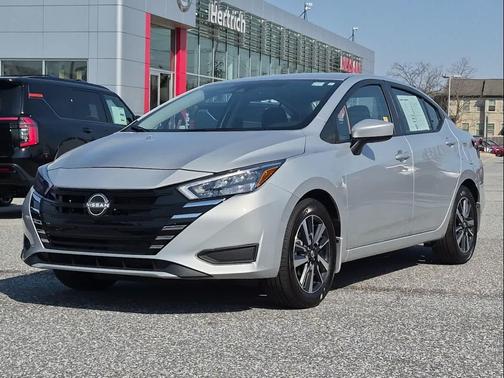 Brilliant Silver Metallic 2025 Nissan Versa 1.6 SV