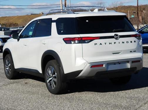 2025 Nissan Pathfinder SL 4WD