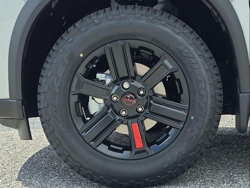 Everest White Pearl Tricoat 2026 Nissan Rogue Rock Creek