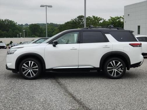 2025 Nissan Pathfinder Platinum 4WD
