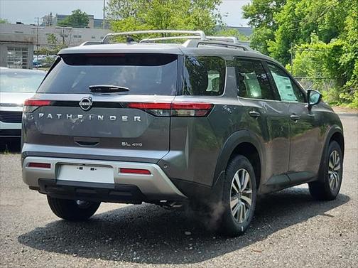 2025 Nissan Pathfinder SL 4WD