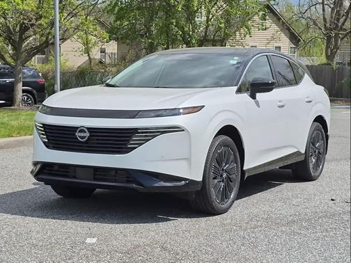 Everest White Pearl Tricoat/Super Black 2026 Nissan Murano Platinum