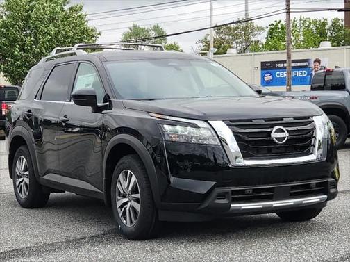2025 Nissan Pathfinder SL 4WD