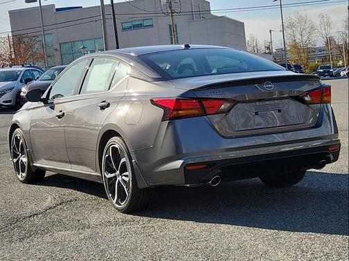 2025 Nissan Altima SR FWD