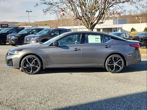 2025 Nissan Altima SR FWD