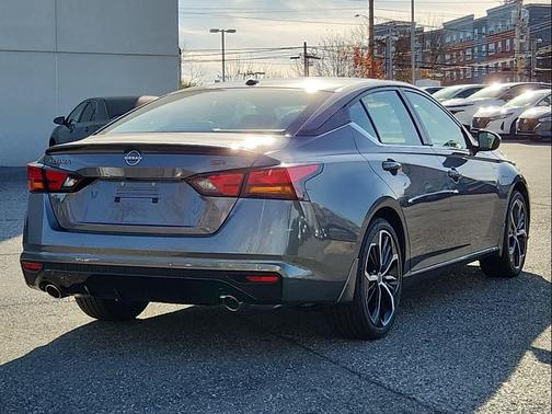 2025 Nissan Altima SR FWD