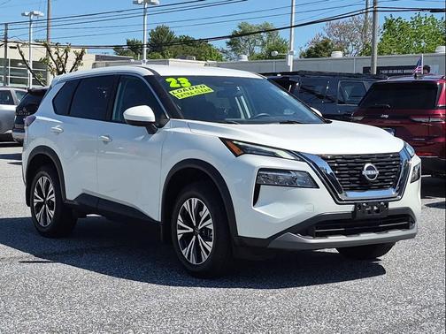 Pearl White Tricoat 2023 Nissan Rogue SV