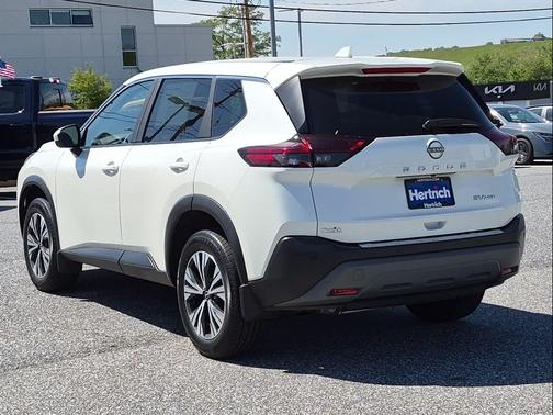 Pearl White Tricoat 2023 Nissan Rogue SV