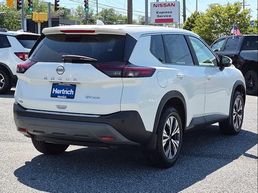 Pearl White Tricoat 2023 Nissan Rogue SV