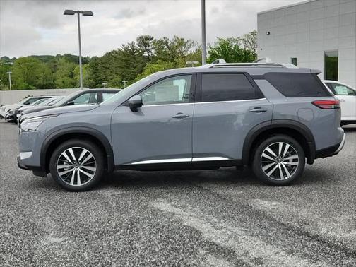 2025 Nissan Pathfinder Platinum 4WD