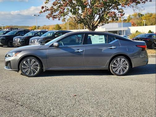 2025 Nissan Altima SL FWD