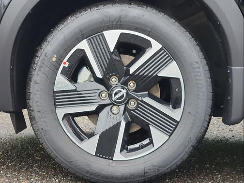 Super Black 2025 Nissan Kicks SV
