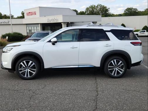 2025 Nissan Pathfinder Platinum 4WD
