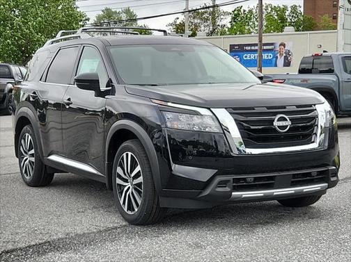 2025 Nissan Pathfinder Platinum 4WD
