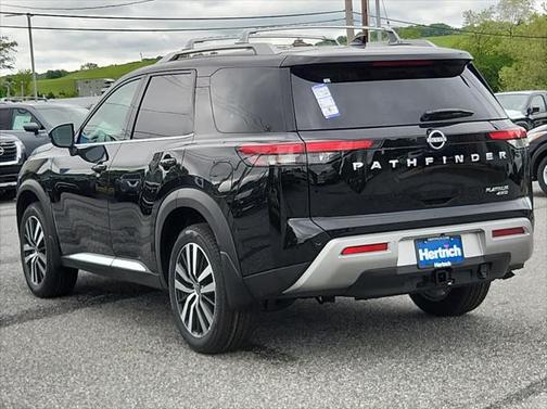 2025 Nissan Pathfinder Platinum 4WD