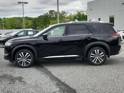 2025 Nissan Pathfinder Platinum 4WD