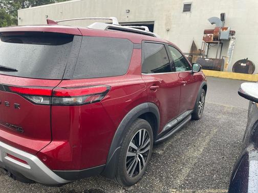 2023 Nissan Pathfinder Platinum 4WD