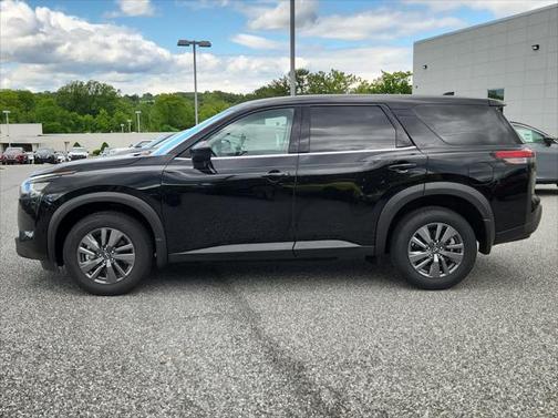 2025 Nissan Pathfinder S 4WD