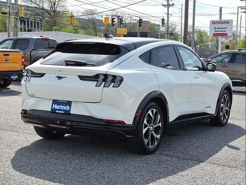 Star White Metallic Tri-Coat 2021 Ford Mustang Mach-E Premium