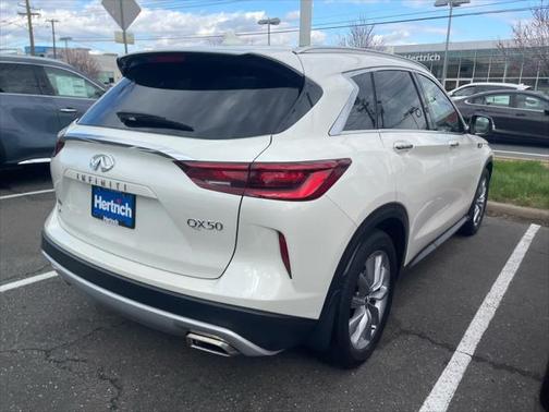 2022 INFINITI QX50 LUXE AWD