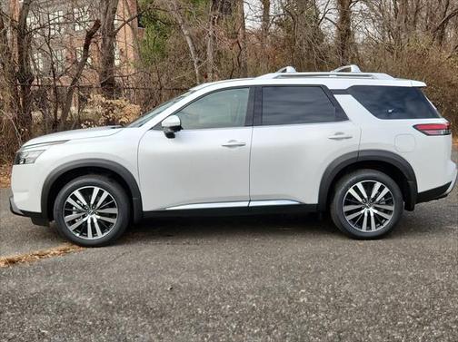 2025 Nissan Pathfinder Platinum 4WD