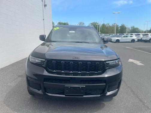 Diamond Black Crystal Pearlcoat 2023 Jeep Grand Cherokee L Altitude