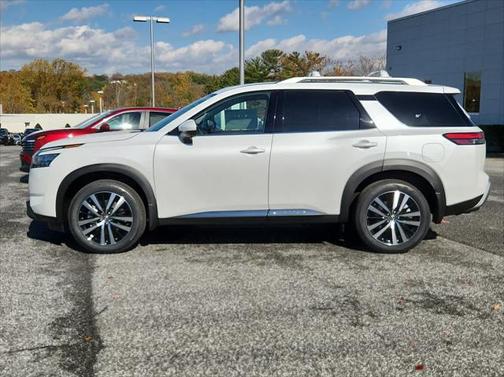 2025 Nissan Pathfinder Platinum 4WD