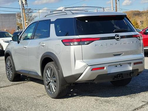 2025 Nissan Pathfinder SL 4WD