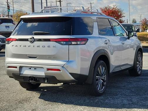 2025 Nissan Pathfinder SL 4WD