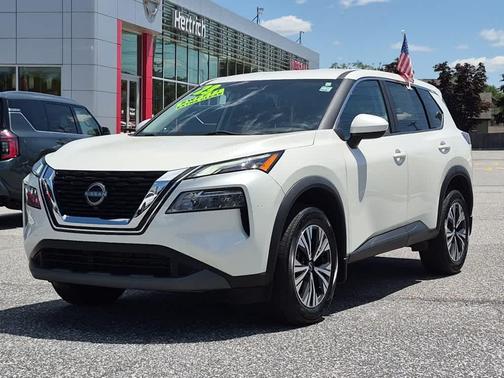 Pearl White Tricoat 2023 Nissan Rogue SV