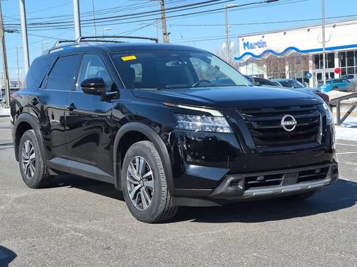 2024 Nissan Pathfinder SL 4WD