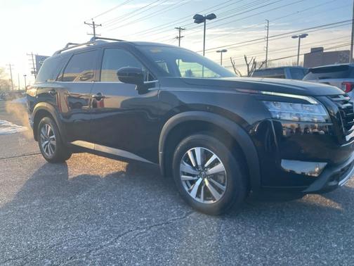2024 Nissan Pathfinder SL 4WD