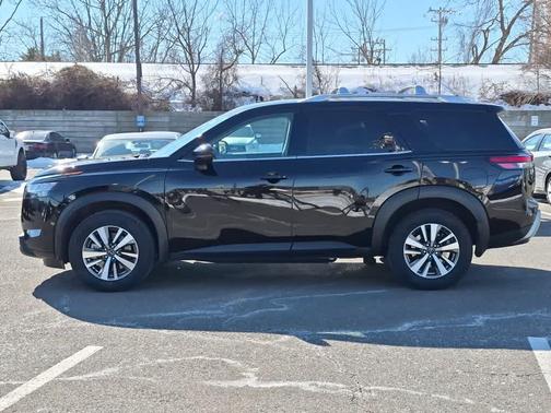 2024 Nissan Pathfinder SL 4WD