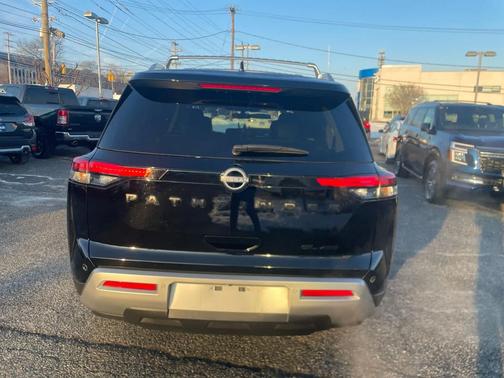 2024 Nissan Pathfinder SL 4WD