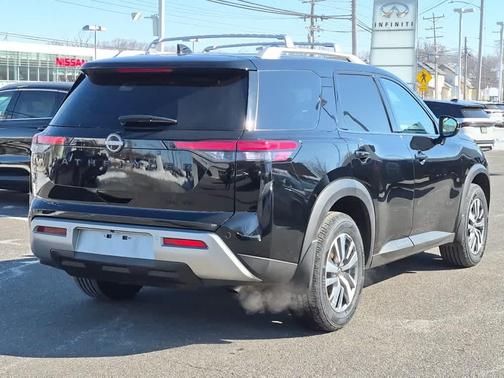 2024 Nissan Pathfinder SL 4WD