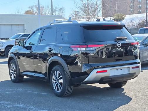 2024 Nissan Pathfinder SL 4WD