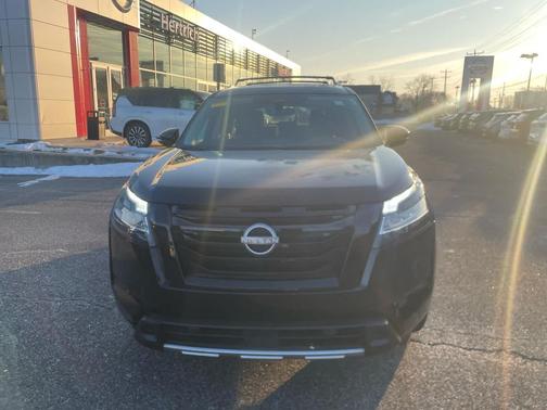 2024 Nissan Pathfinder SL 4WD