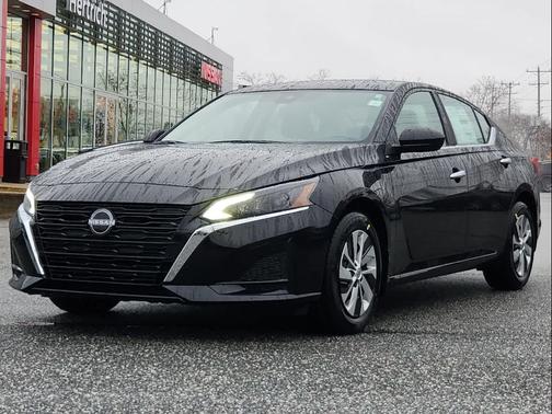 Super Black 2025 Nissan Altima S FWD