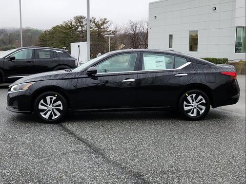 Super Black 2025 Nissan Altima S FWD