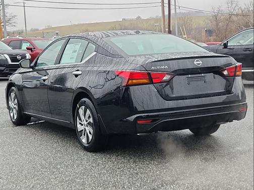 Super Black 2025 Nissan Altima S FWD