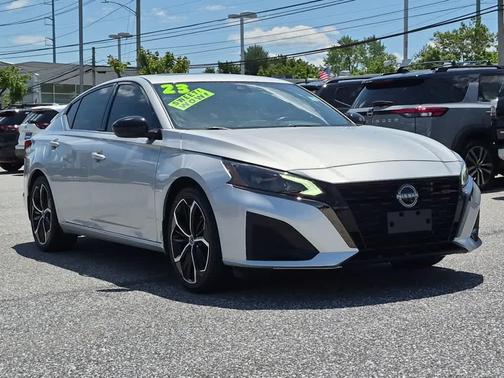 Brilliant Silver Metallic 2023 Nissan Altima SR FWD