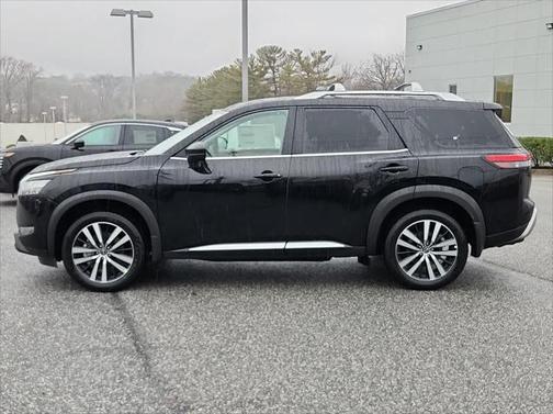2025 Nissan Pathfinder Platinum 4WD