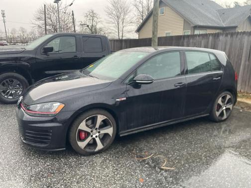 2017 Volkswagen Golf GTI 2.0T SE 4-Door