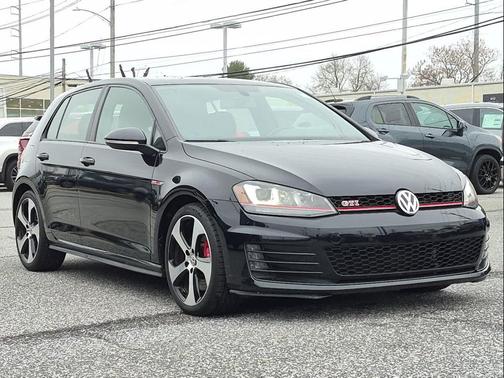 2017 Volkswagen Golf GTI 2.0T SE 4-Door
