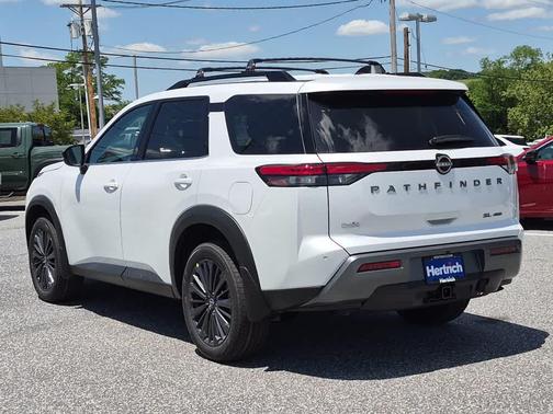 Everest White Pearl Tricoat 2026 Nissan Pathfinder SL
