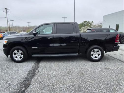 Diamond Black Crystal Pearlcoat 2021 RAM 1500 Big Horn/Lone Star